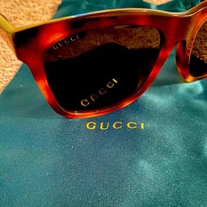 Gucci Sunglasses @EZPZEXCHANGE